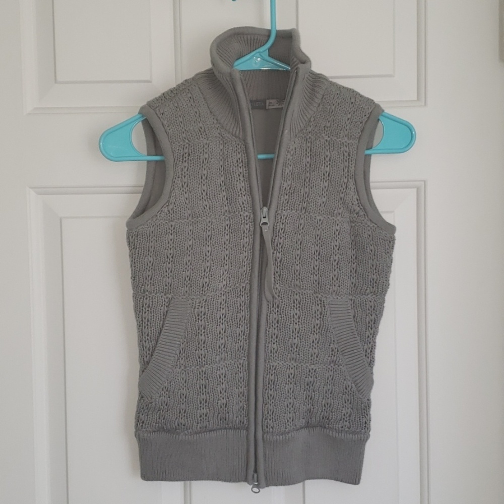 ATHLETA  gray knit vest sz XXS